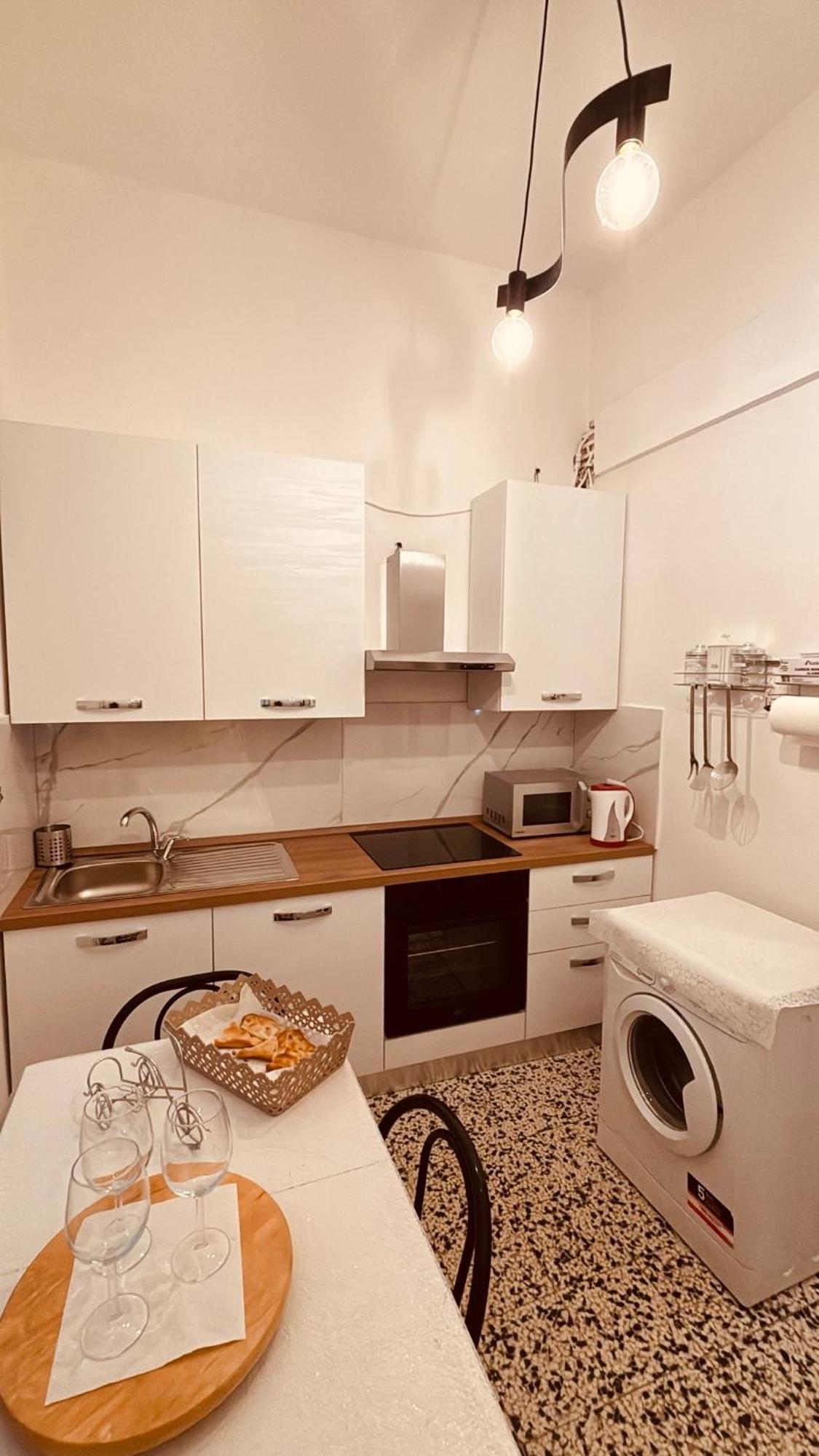 Appartamento Retro-Chic In ลาสเปเซีย ภายนอก รูปภาพ