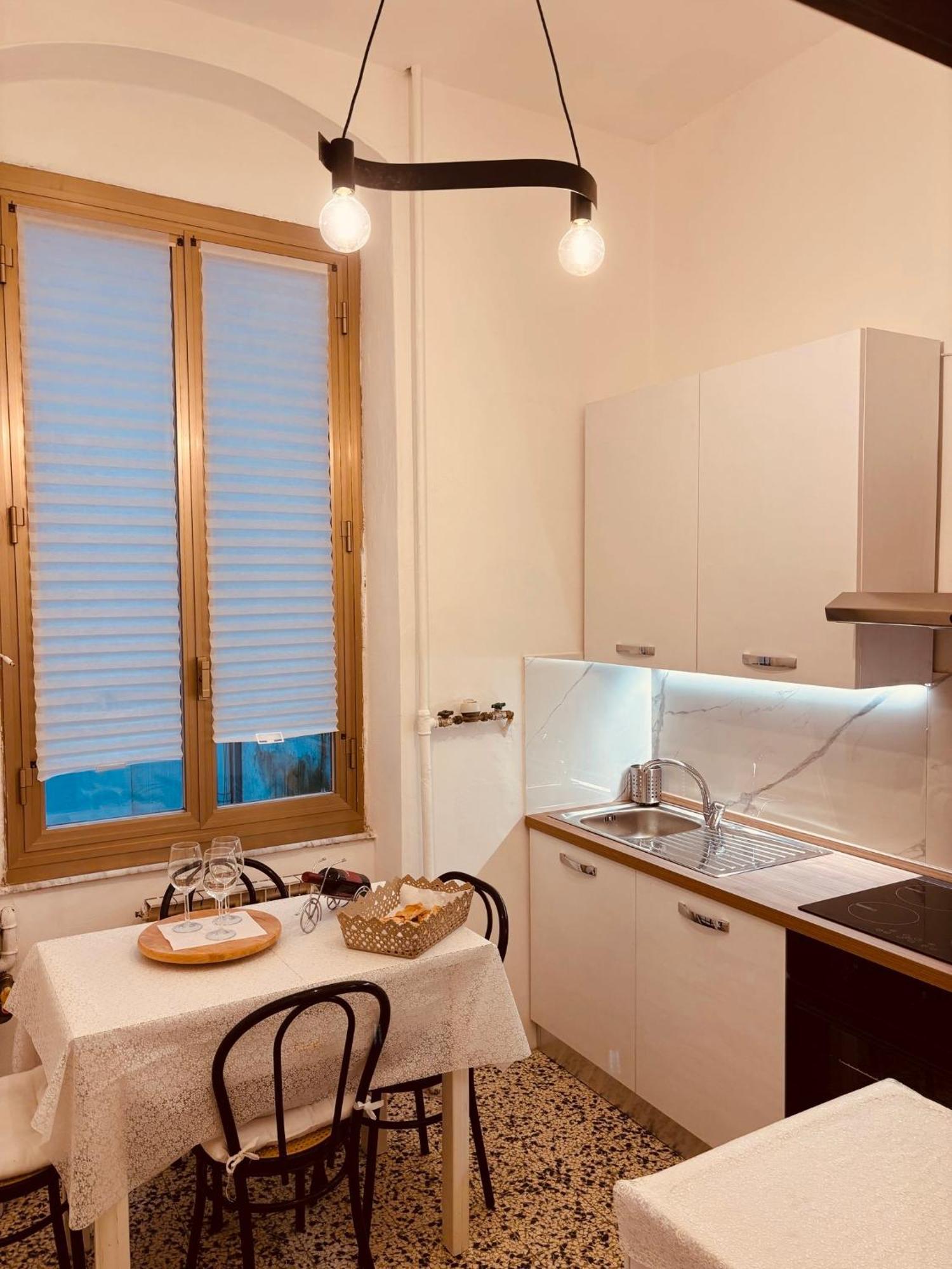 Appartamento Retro-Chic In ลาสเปเซีย ภายนอก รูปภาพ